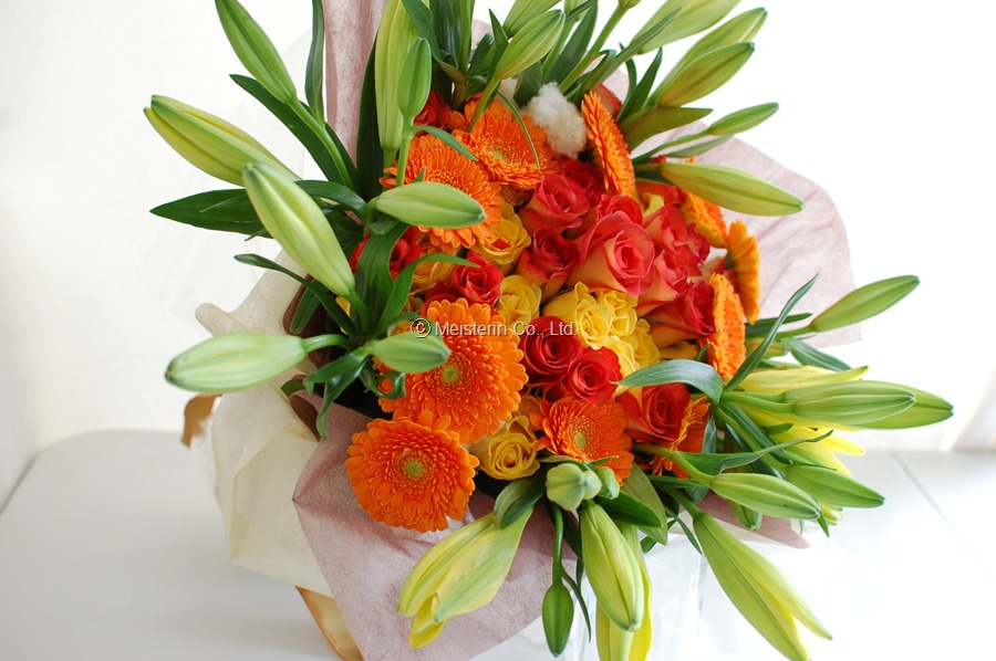 金婚式のプレゼント ５０回目の両親の結婚記念日に贈る花束 ラグジュアリーフラワー 花ギフト