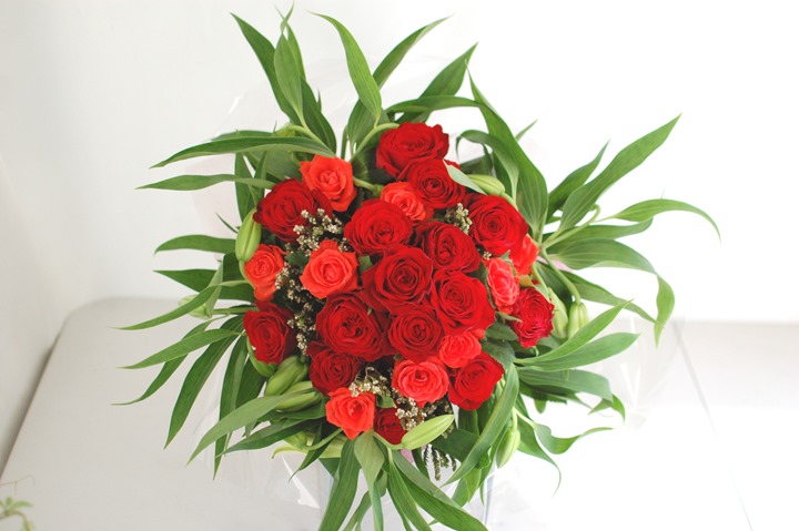 還暦祝いの赤の花束