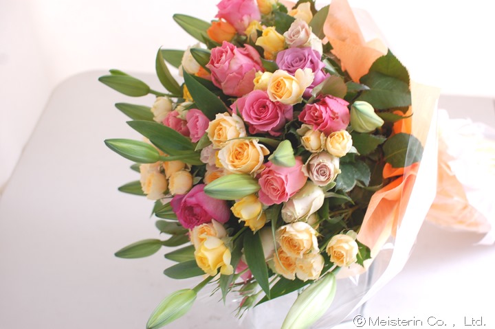 アメリカから母への誕生日プレゼントの花束 海外からの花注文 ラグジュアリーフラワー 花ギフト